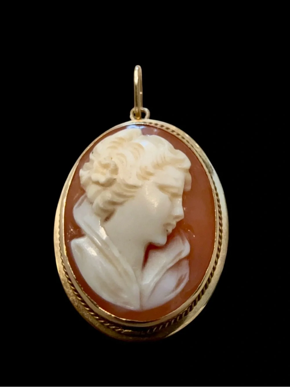 Vintage 585 Italy 14k Solid Gold Carved Shell Cameo 1”, 2.4g